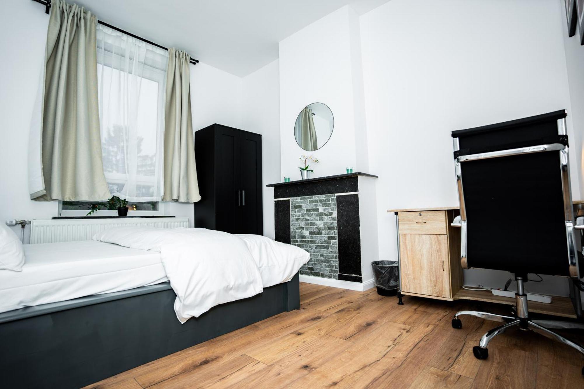 Chambre R1 Avec Salle De Bain Partagee Pres De L'Hopital De La Citadelle A Lieja Exterior foto